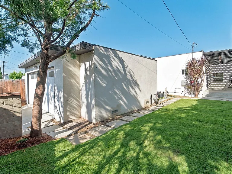 2122 S Highland Ave — Photo 29