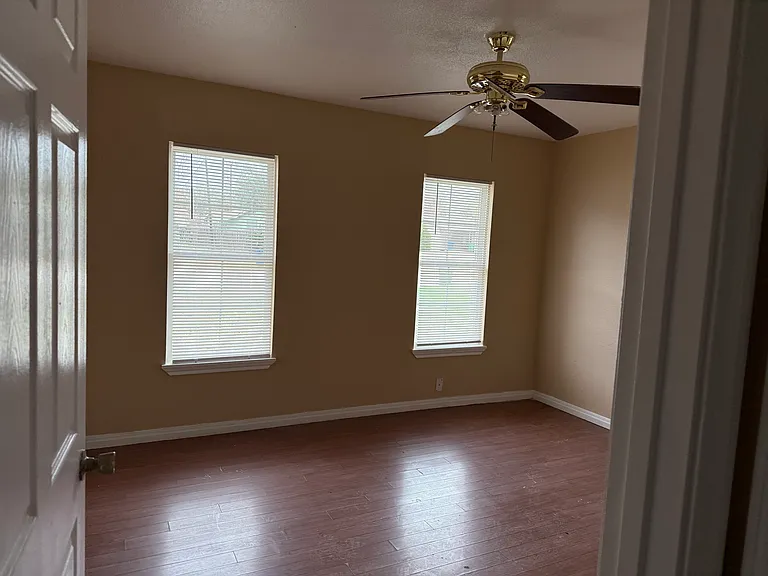 710 Prestwick Blvd — Photo 5