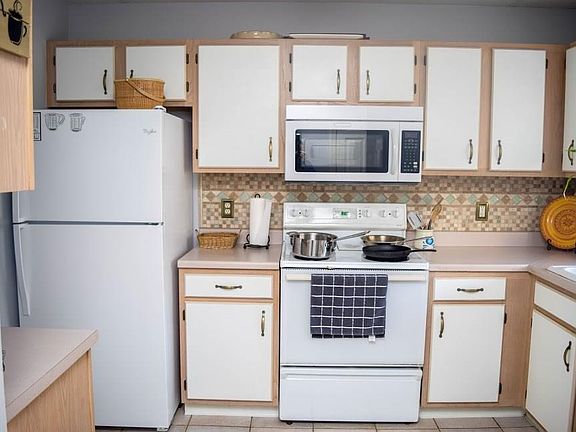 4th image of 64 Fairway Dr #64