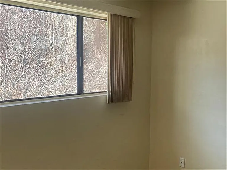 2033 N Country Club Dr — Photo 3