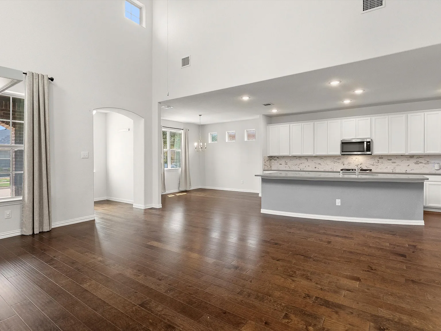 3 bed, 2531 sqft, $2,950 — Photo 3