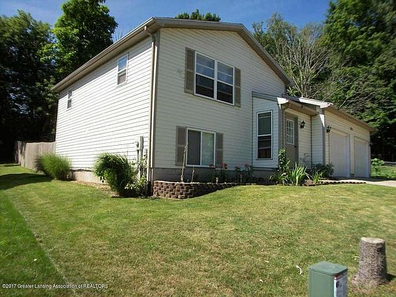2nd image of 805 W Cavanaugh Rd