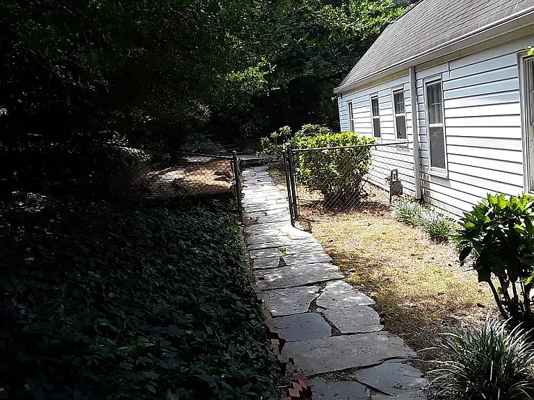 1947 Ardmore Rd NW — Photo 43