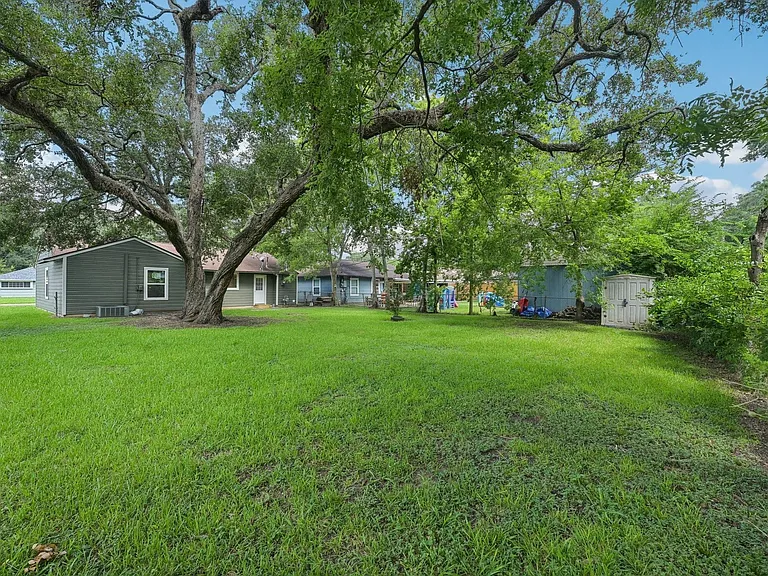 317 Redwood St — Photo 31