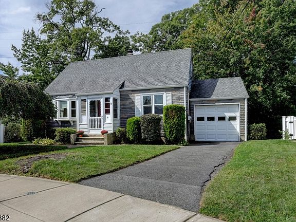 2nd image of 8 Tyler Ct