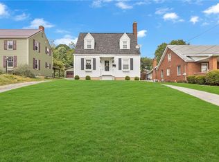 818 California Ave, Ellwood City, PA 16117