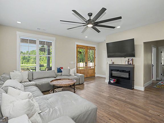 2nd image of 493 Hugh Oneal Rd