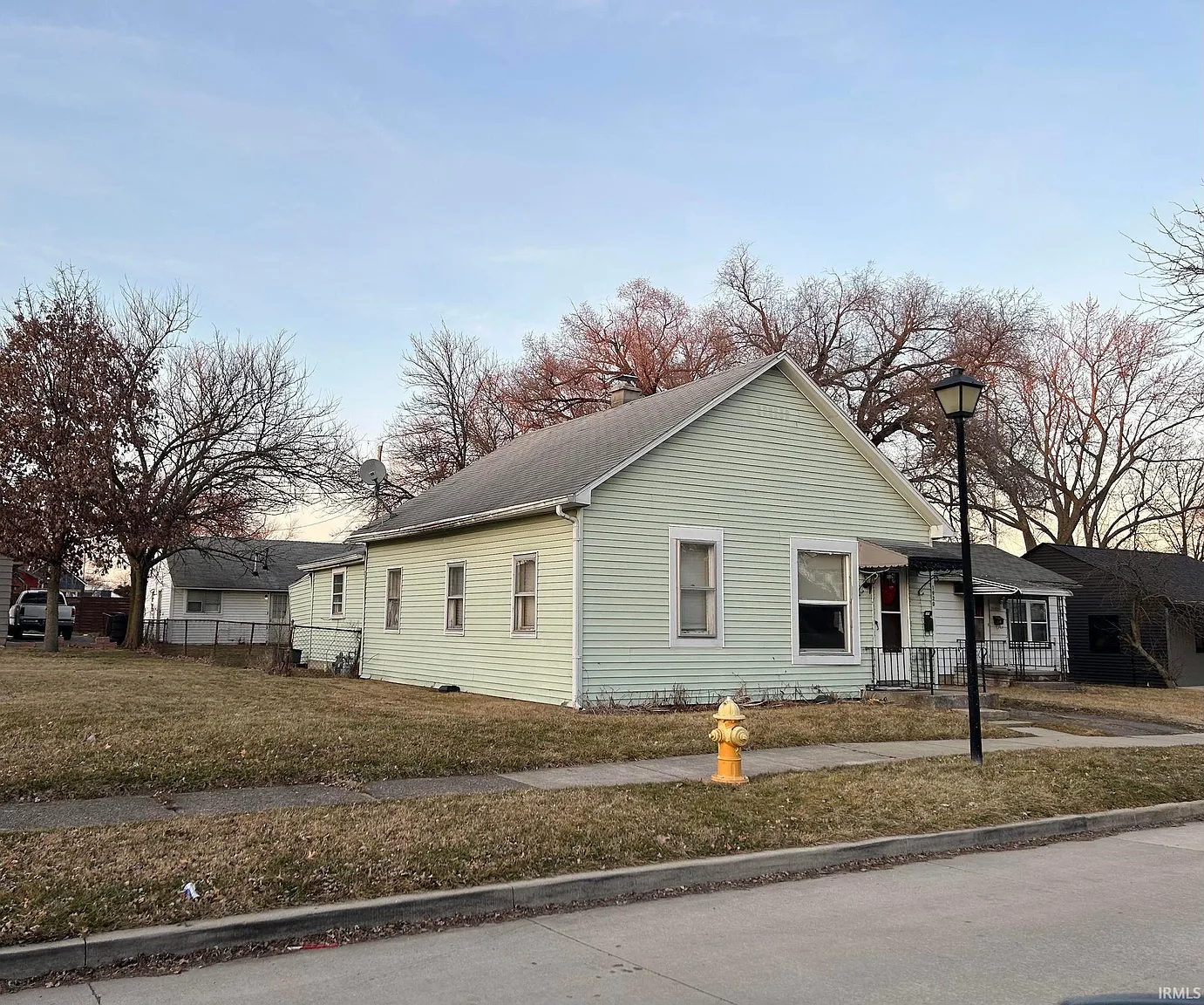 1920 Emerson Ave photo 1