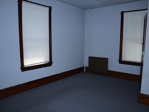 5th image of 208 Linden Ave #B