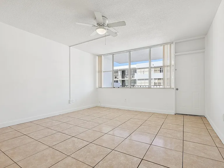 2 Bed 2 Bath Unit