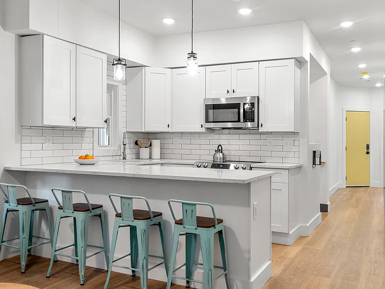 621 E 8th St #1 — Photo 7