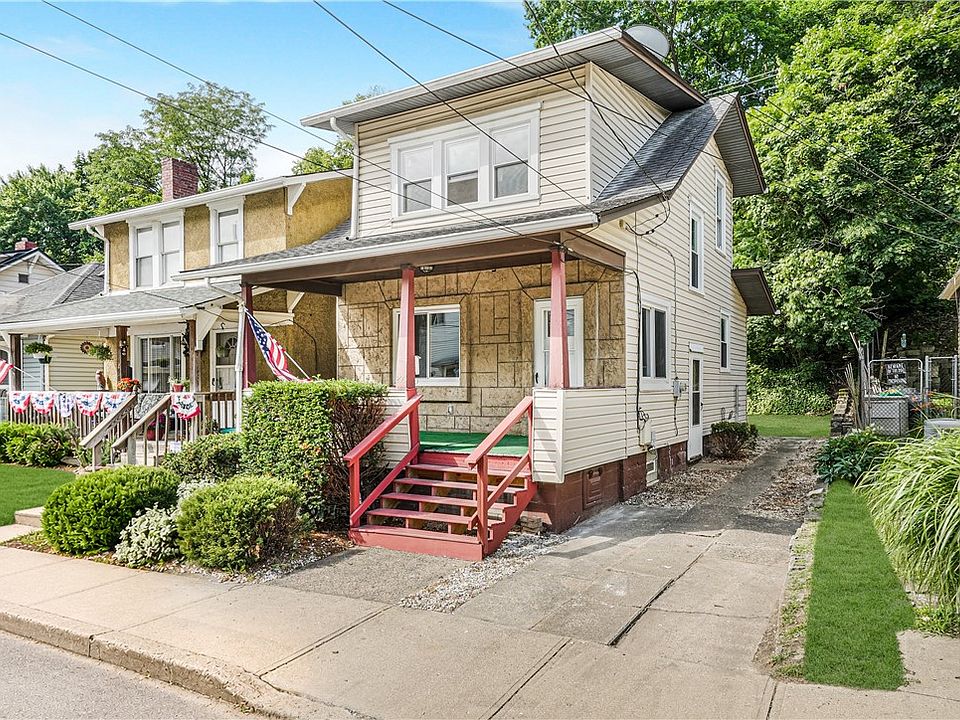 1st image of 293 Lexington Ct