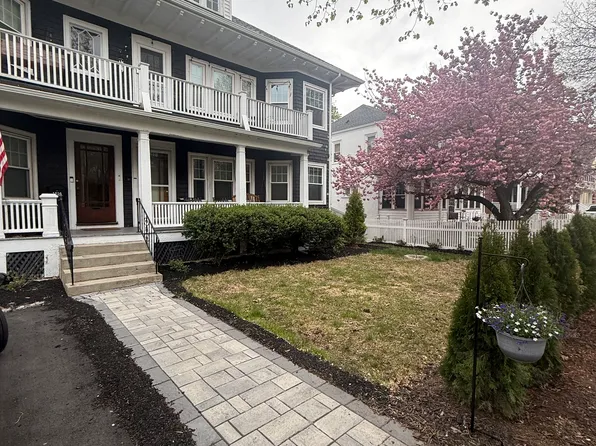 1516 Mystic Valley Pkwy #2, Medford, MA 02155