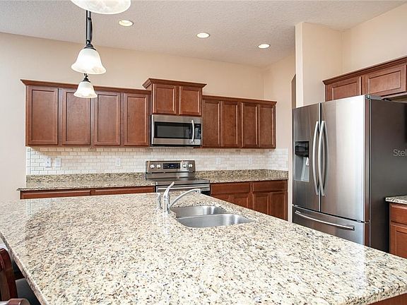 2nd image of 602 Silverthorn Pl