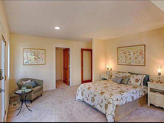 2nd image of 2222 Ocean St