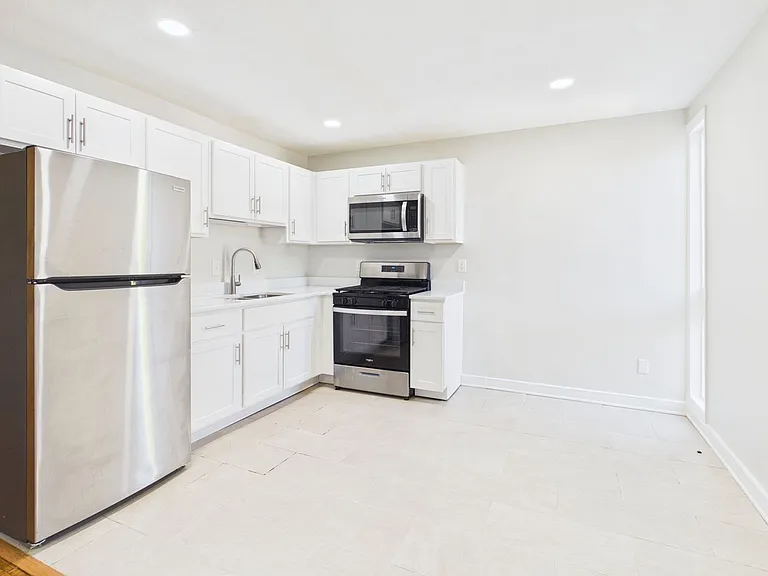 Forest Square Apartments — Photo 19
