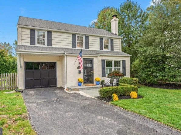 250 Barcladen Cir, Bryn Mawr, PA 19010