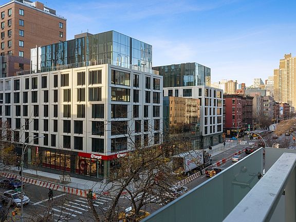 3rd image of 464 W 44th St APT 5E