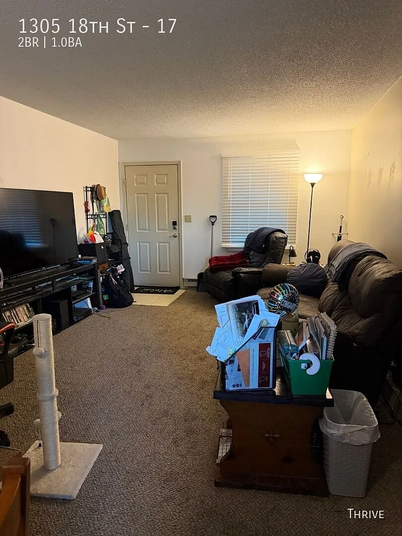 2 Bedroom Home Near EIU Campus Convenient Charleston Location! — Photo 2