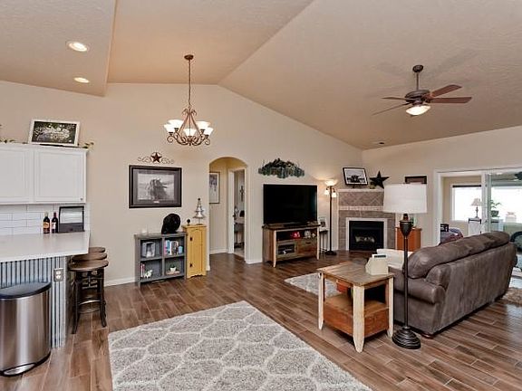 3rd image of 2506 Buchanan Dr