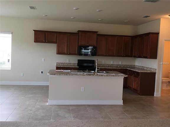 3rd image of 601 Meadow Pointe Dr