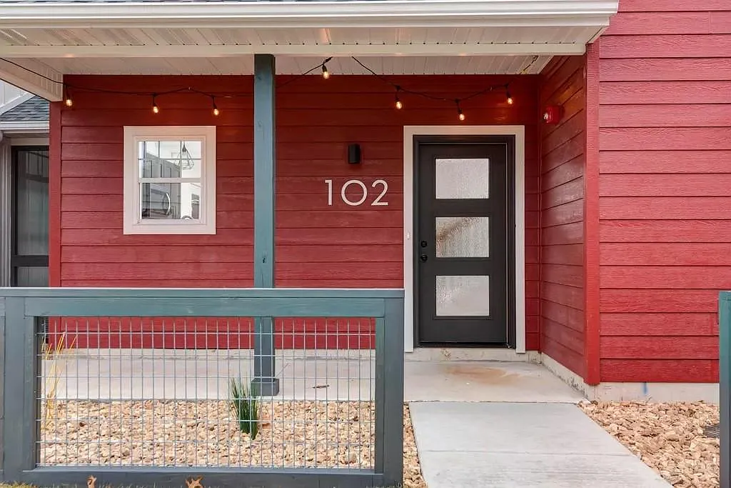 3 bed, 2.5 bath, 1500 sqft, $1,895 — Photo 1