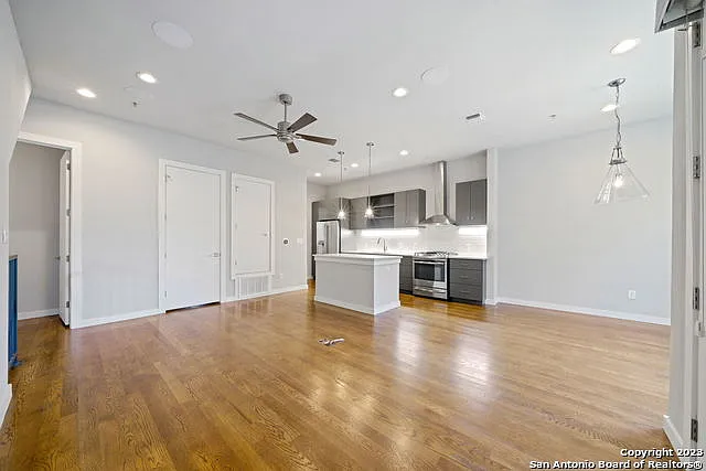 1136 E Euclid Ave — Photo 4