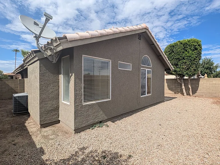 143 S Willow Creek St — Photo 31