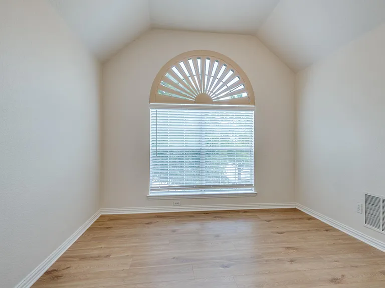 2500 Sir Tristram Ln — Photo 24