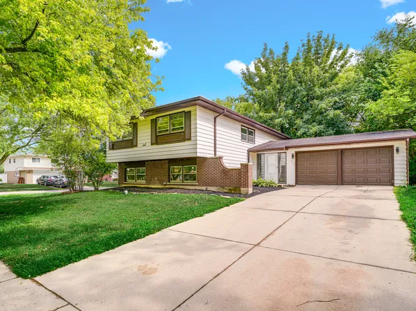 702 W Fitzhenry Ct, Glenwood, IL 60425