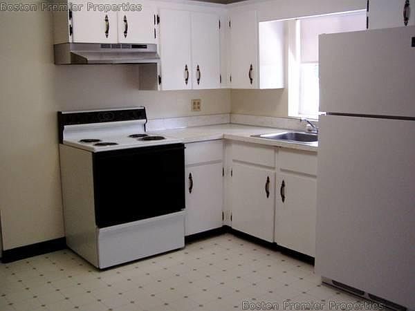 2nd image of 31 6th Ave APT 1