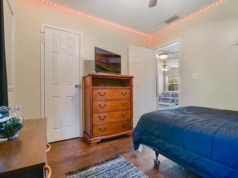 1226 Dewey Ave — Photo 17