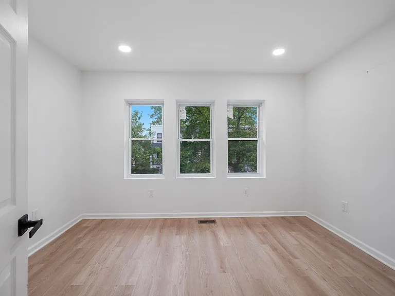 1721 L St NE — Photo 18