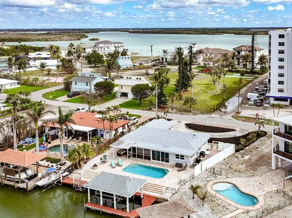 121 Estrellita Dr, Fort Myers Beach, FL 33931