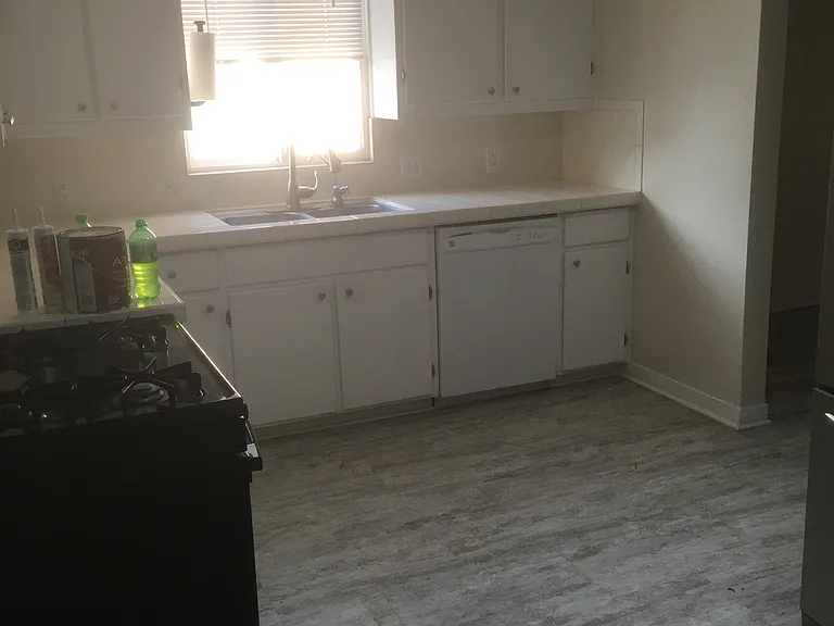 900 Girard Blvd NE — Photo 6