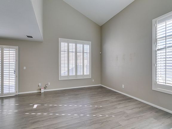 5th image of 190 Renville Ct