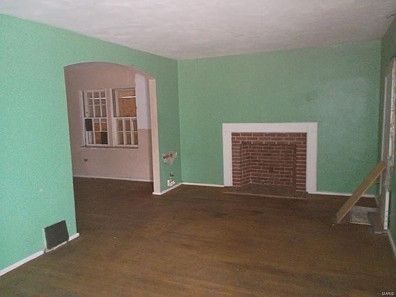 4th image of 4023 Giles Ave