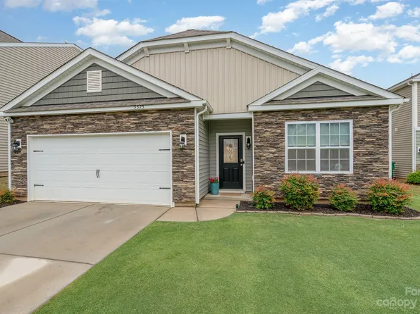 3323 Chase Forest Ct, Matthews, NC 28105