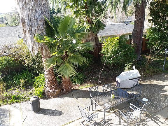 4th image of 142 Burgess Ct #1