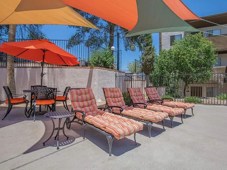 Casas Adobes Apartments — Photo 14