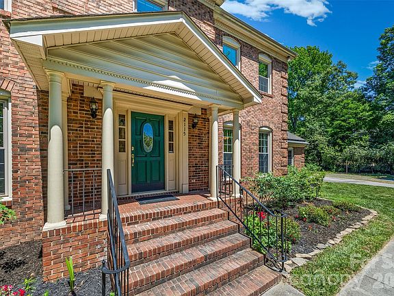 3rd image of 2115 E Providence Dr
