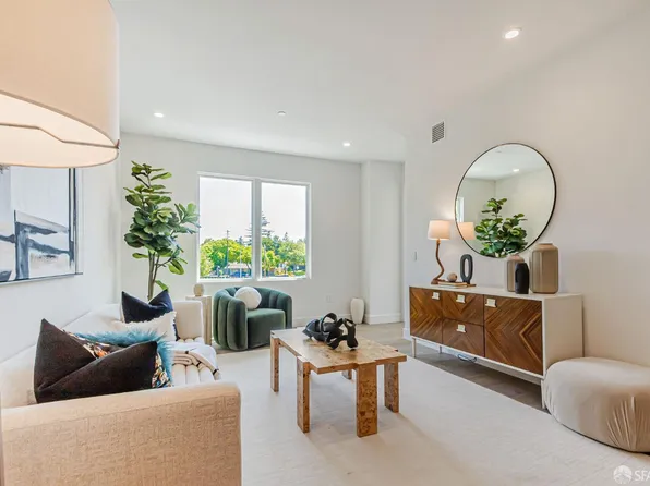 425 1st St #24, Los Altos, CA 94022