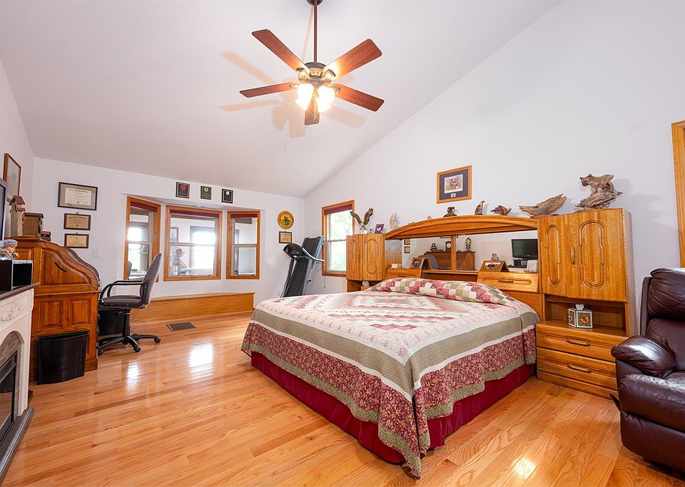 28th image of 124 Graystone Dr