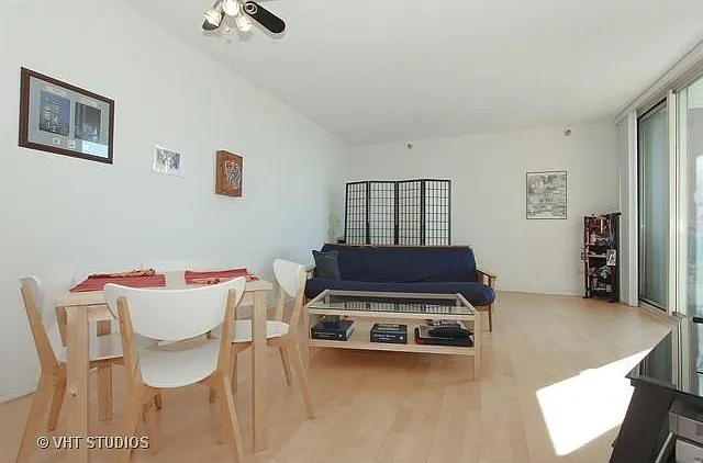 600 N Kingsbury St #1714 — Photo 1