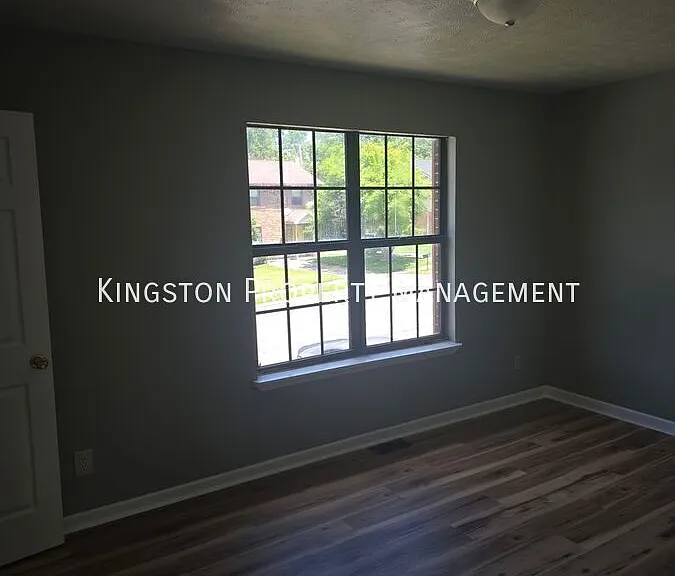 122 Bradford Dr — Photo 14