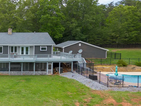 22 Seamans Cir, Buena Vista, VA 24416