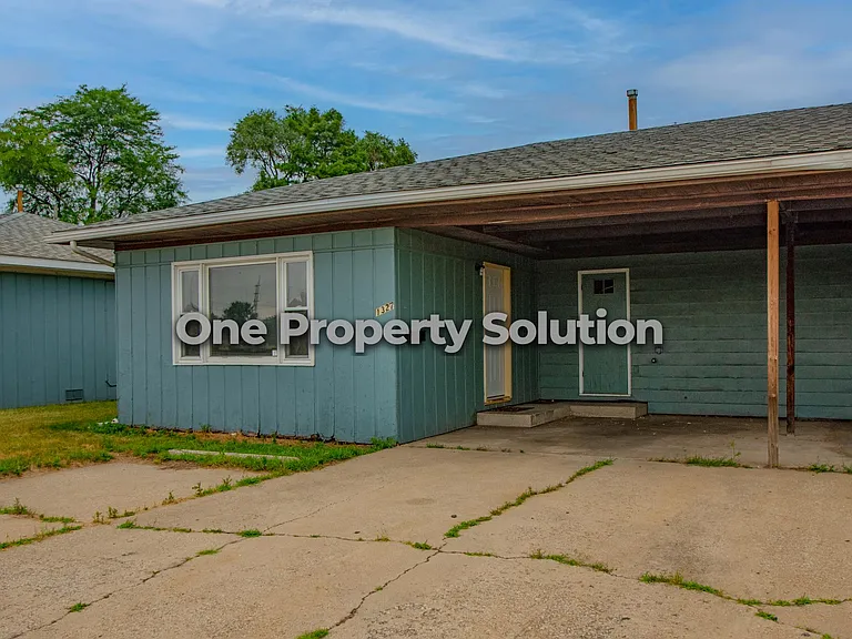 1327 Logan St — Photo 12