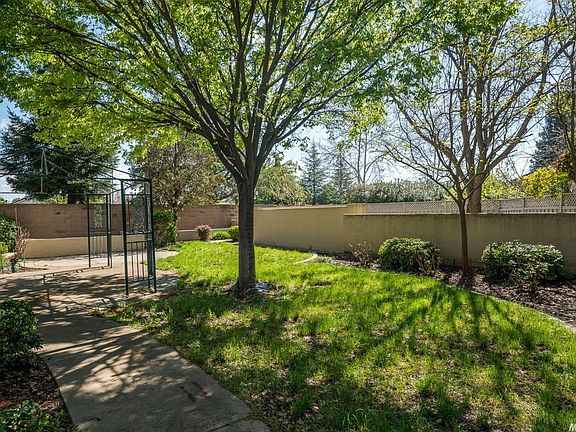 4th image of 324 Morels Ct