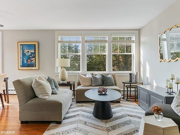 3rd image of 2406 W Farragut Ave APT 2A
