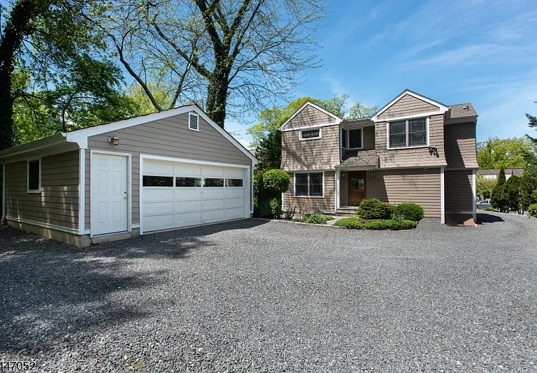 30 Gates Ave — Photo 6